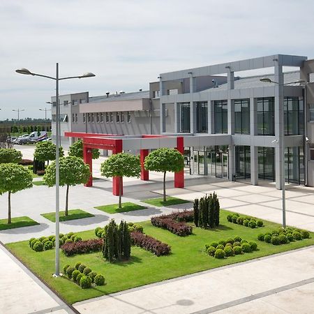 Hotel Srbija Lux Stara Pazova Exterior photo